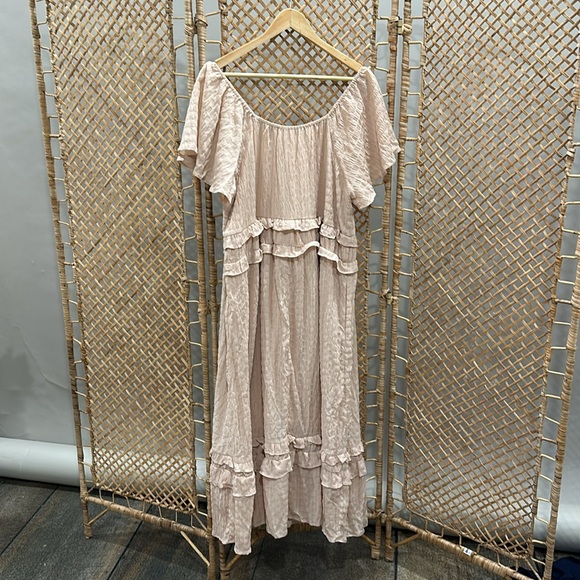 EUC &merci blush midi dress. Size Large - Picture 4 of 4
